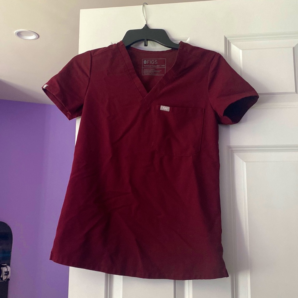 Figs scrub top